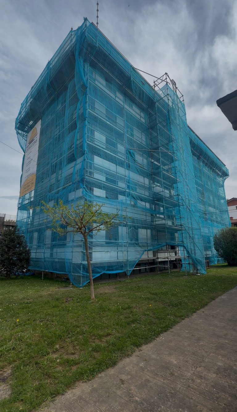 Rehabilitación de fachada del edificio Mikelar en Lazkao